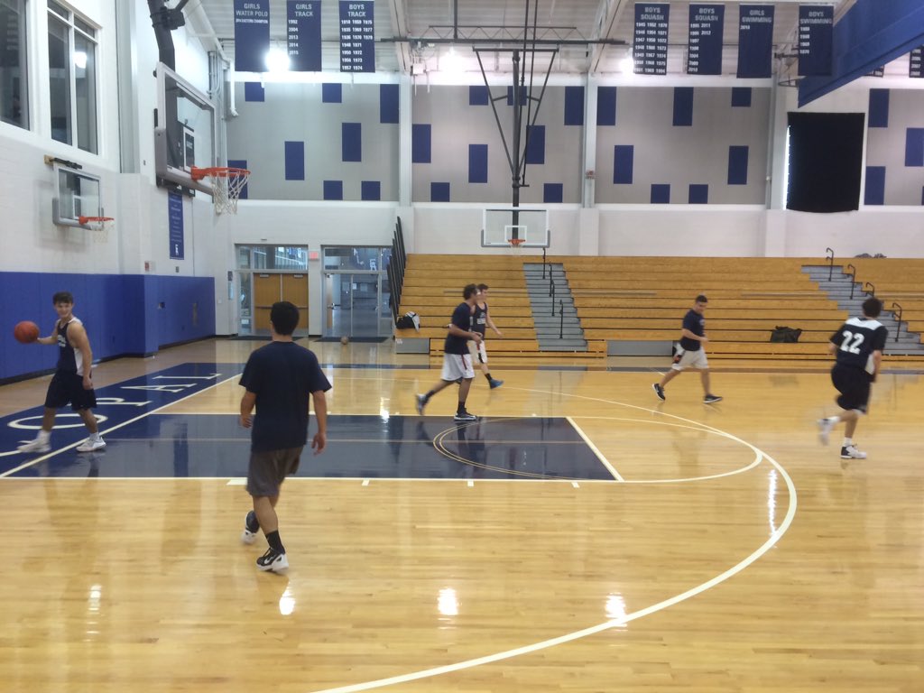 EA1785_bHoops's tweet photo. Another pic from alum hoops. #spacing #shoot3 https://t.co/mg5a4DF1wR