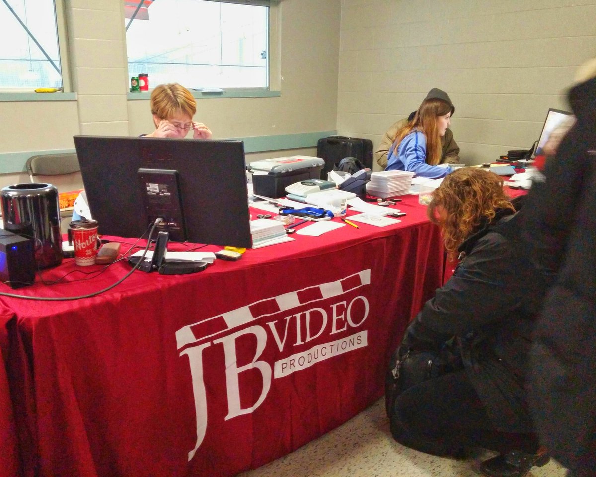 GeorginaSkating's tweet image. Don't forget our great KIS vendors are upstairs. @DAstiPhoto @The_FSB #JBVideo &amp;amp; #muvwear