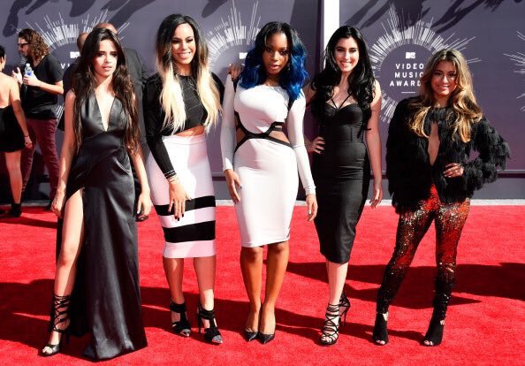 choose5hedition's tweet photo. pick a red carpet look https://t.co/XNZWXcbGYZ
