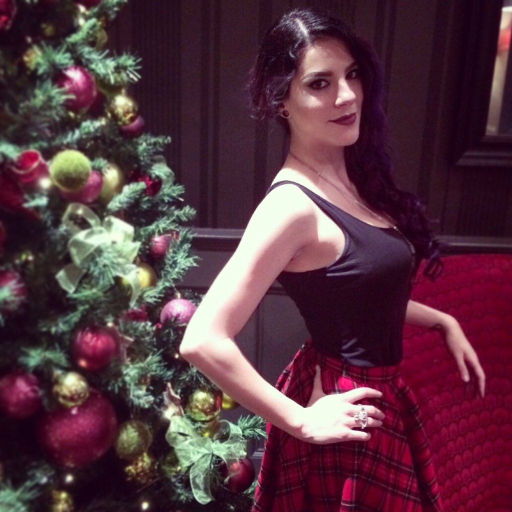 I'd like to wish all my fellow performers a fun, safe &amp; enjoyable festive season. Let's Kill it!🎄#BringOnTheBookings