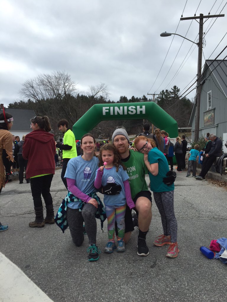 T_Royce77's tweet photo. @SuperNinjaAyla finished her first under 30 min 5k.  29:02 not bad for 8 &amp; little sis finished her first 5k in 44min https://t.co/GzOH0J5veJ
