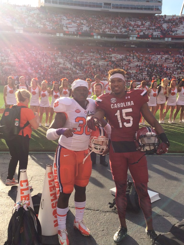 Deejaee2's tweet photo. My boys puttin on for the met ! 💪🏾 https://t.co/lpI5K51c9k