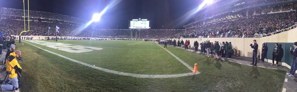 JRoseDet's tweet photo. 4th quarter. Division on the line. 18 point lead. #Spartans https://t.co/qLLDiqTZTe