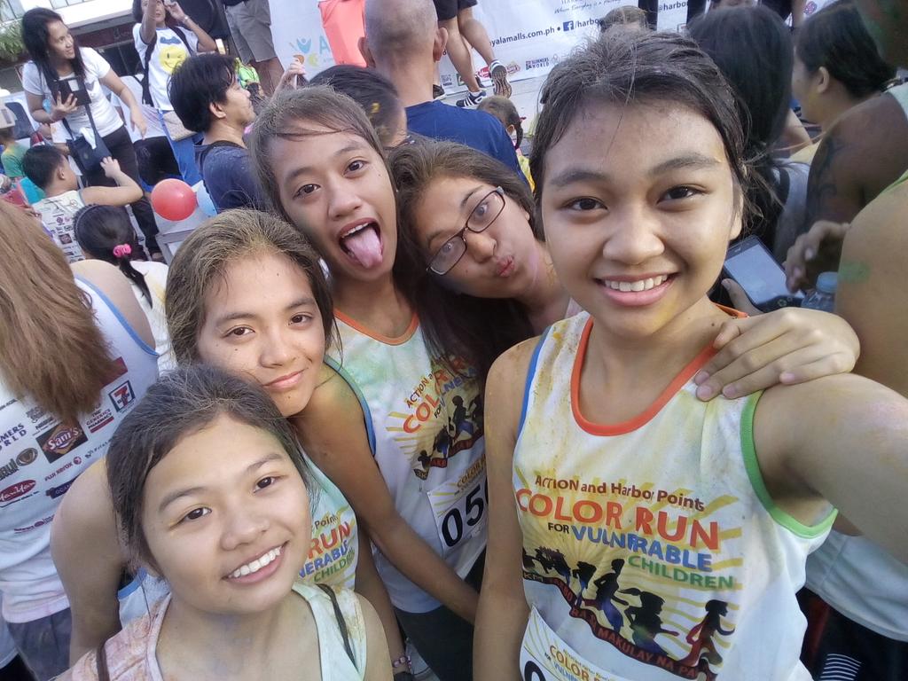 guaniocrystelle's tweet photo. Sunday family fun day! Good morning from me & Sarah Meier ๐๐ Action's Color Run for Vulnerable Children #RunItelRun https://t.co/hviXOUEocs