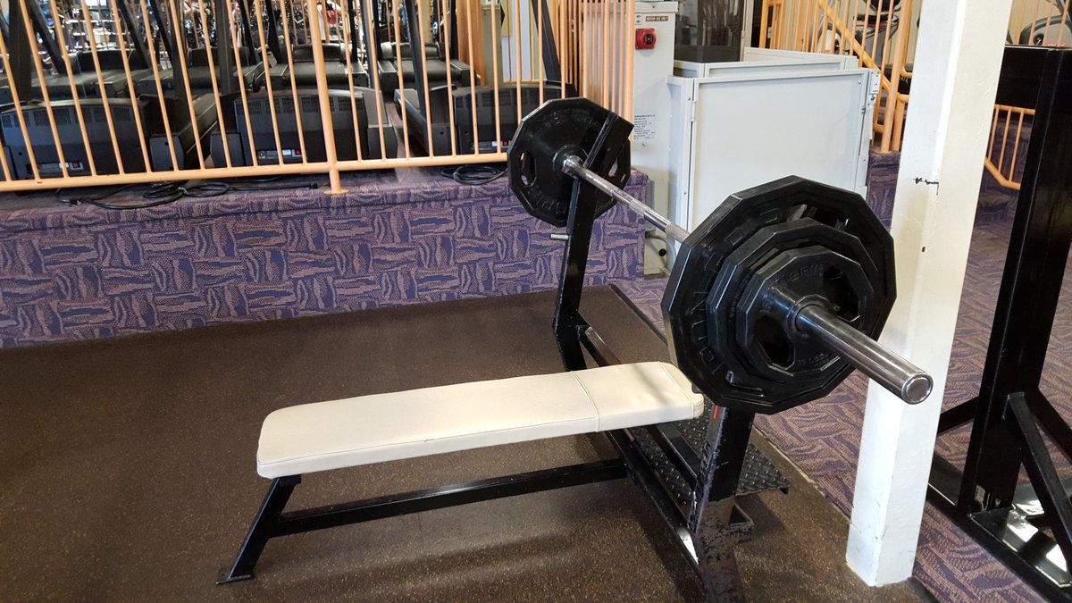 coatesjk's tweet photo. Hey #BuffBuddies ! Round 2 with my bro at the gym, today: chest. Thanksgiving is over, it's time for #Thanksgaining https://t.co/Y7U2PCD2Fk