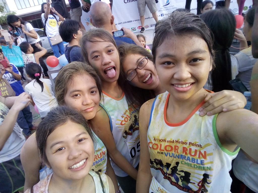 guaniocrystelle's tweet photo. Sunday family fun day! Good morning from me & Sarah Meier ๐๐ Action's Color Run for Vulnerable Children #RunItelRun https://t.co/hviXOUEocs