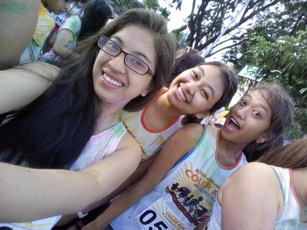 guaniocrystelle's tweet photo. Sunday family fun day! Good morning from me & Sarah Meier ๐๐ Action's Color Run for Vulnerable Children #RunItelRun https://t.co/hviXOUEocs
