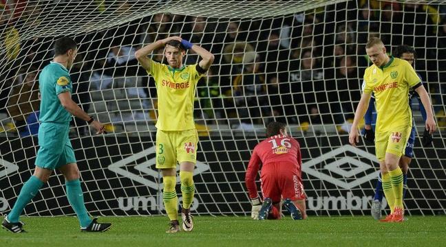 20Minutes's tweet image. FC Nantes: «Quand il te manque autant de joueurs techniques...», déplore Michel Der Zakarian ebx.sh/1jqejeF
