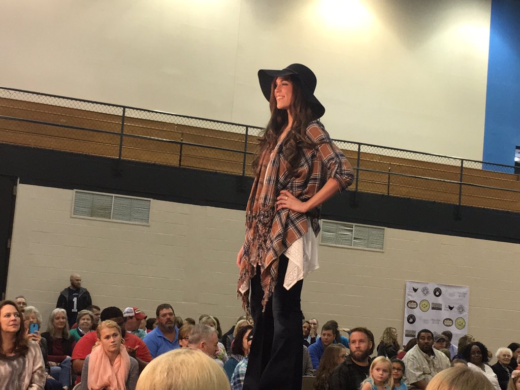 ReppMorgan's tweet photo. Runway show✔️✔️✔️ https://t.co/Y1AXjZmgma