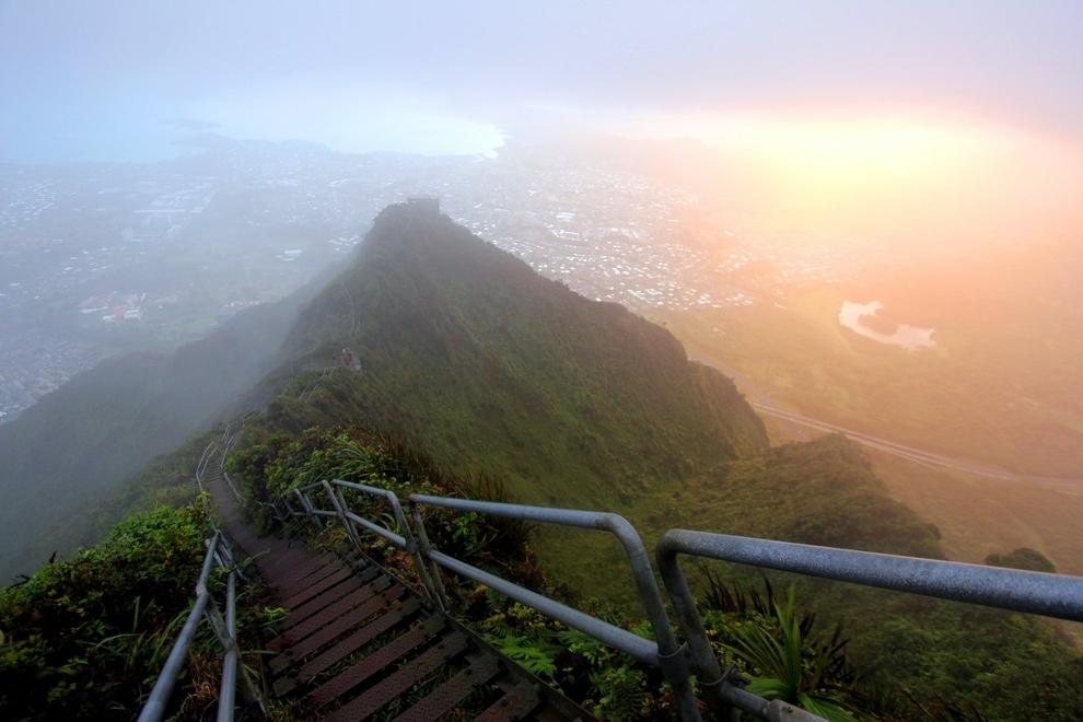 TravelOverdose's tweet photo. Haiku Stairs of Oahu in Hawaii, United States. https://t.co/J8gRjgdKno