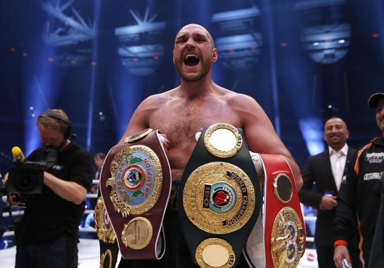 Listen as new world champion #tysonfury sings Aerosmith's 'I don't want to miss a thing'.

bbc.in/1IgVINP