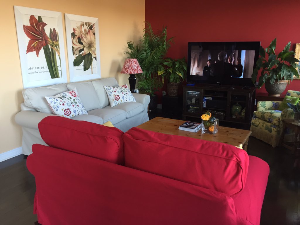 RachelDeBlois's tweet image. I feel like I live in an @IKEACanada catalogue! Loving my new sofas! #SofaEvent #Ektorp #SomeAssemblyRequired