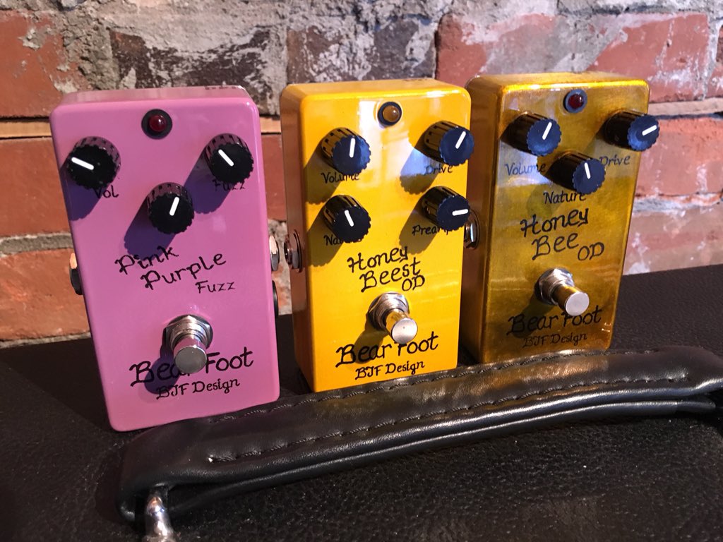 Ging_'s tweet photo. Come checkout our #blackfridaysale Today and Mon 12-6 All in stock items on sale.  #yyc #yycarts #guitargear https://t.co/vOHYV7ZZr6