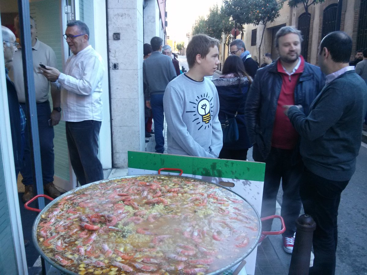 enricfv's tweet photo. Hem passat un bon dia de #fmStAndreu al @pscsantandreu. Bona feina @jvangulo @JaquiGaspar @Ivan_Marza @TORRENTSJUAN https://t.co/HbNh1aHqg5