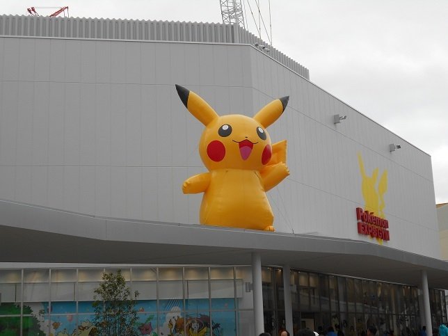 VICE's tweet photo. We visited the world's first real-life Pokemon 'gym' in Japan https://t.co/iTZPjMsZQg https://t.co/eU5NUbFf53
