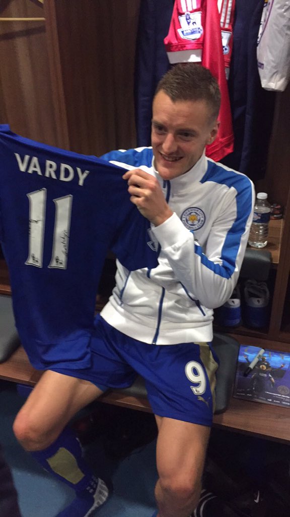 He's done it!! Congrats <a href="/vardy7/">Jamie Vardy</a> on breaking the record! #11inarow 👏🏾🔥