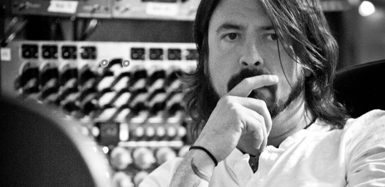 MOJOmagazine's tweet photo. #MOJORocks with @PhilAlexanderUK is on @PlanetRockRadio, tune in for new @foofighters &amp; more https://t.co/9XLdgKJXo2 https://t.co/b4oPisVypE