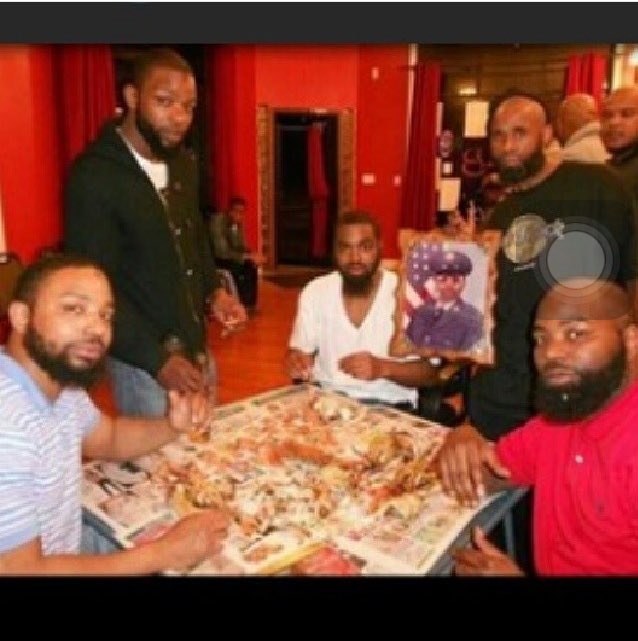 Markie25st's tweet photo. They got mad luv for em 💪🏽 #freeCMB https://t.co/a1TsKeKbL7