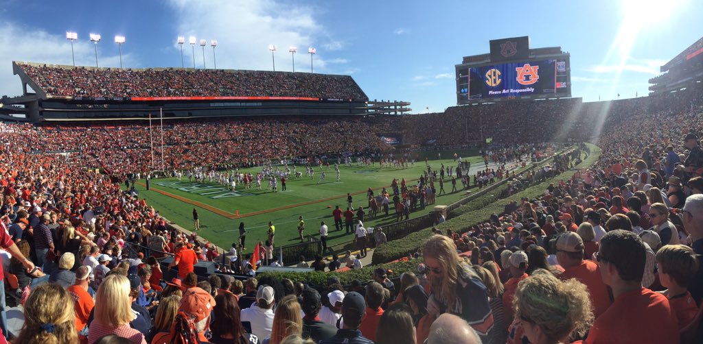 AllForAU's tweet photo. It's that time of the year. Auburn 24 UA 13 wde #beatbama https://t.co/Wy1NxQBPNv