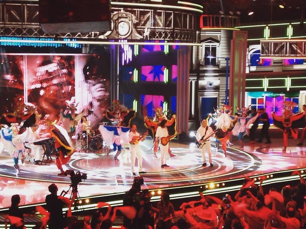 radiolaclave's tweet photo. Ahora Los Jaivas están arriba del escenario del Teatro Teletón. Comenta en el HT #TeletonE… https://t.co/ZTGevy7CxS https://t.co/TRpcx4Kb5t