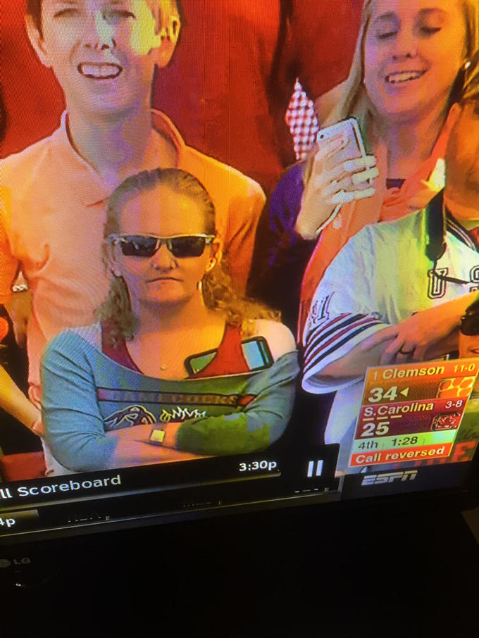 DepressingSanta's tweet image. It's not a good look if your phone is bigger than your boobs