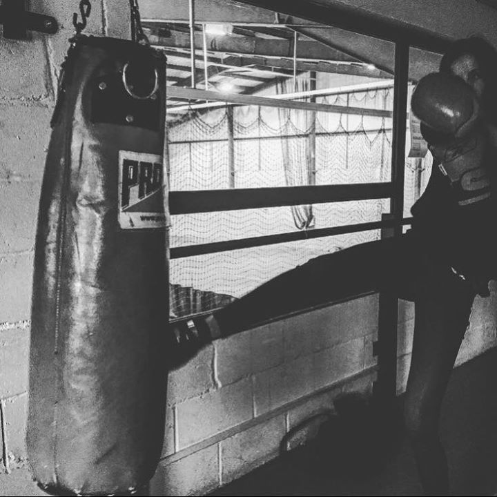 BOXERSITE's tweet photo. #Boxer Girl in #London 💪🏻👊🏻😎 @annamarianemetz https://t.co/Kkaj8yu2lA https://t.co/I1unGW5aNr