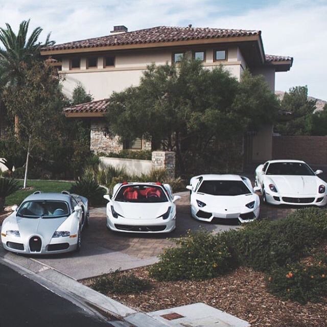 iuxury2's tweet photo. They say money can't buy happiness... But it can buy this driveway 😍💰 https://t.co/04joUF0C2u
