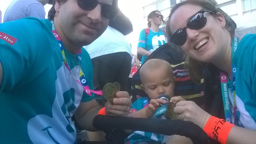 Fede_HOFFMANN's tweet photo. Wiiiiii#DisneyMagicRun con @nataliamrios y #Fausto https://t.co/Sy0dFtgphu