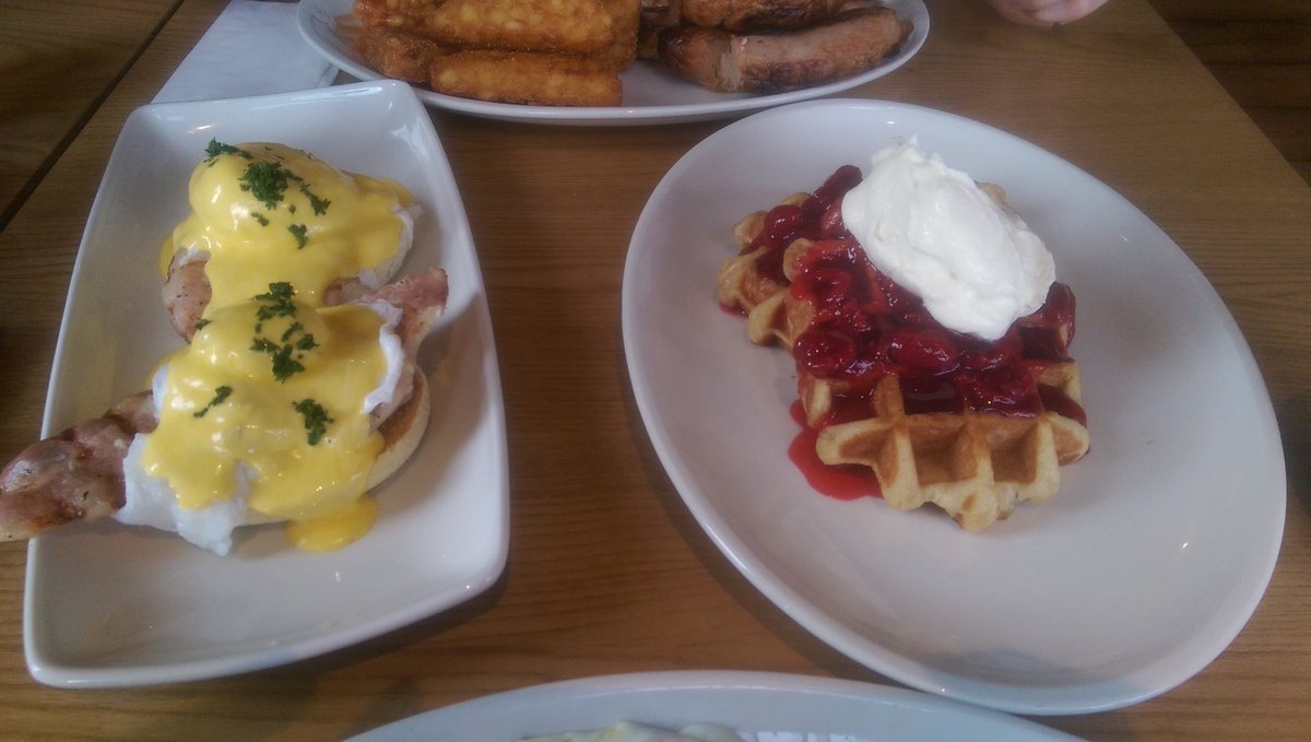 yourpalwill's tweet image. .@HarvesterUK Managed to make it in time for a light breakfast with @TakesTheChris