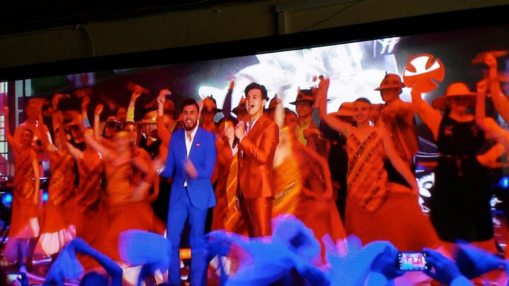aracelly74's tweet photo. @jordansalinas @Teleton #TeletonChile pura! CUCUMBIAA!! https://t.co/i7SjZGUd4h