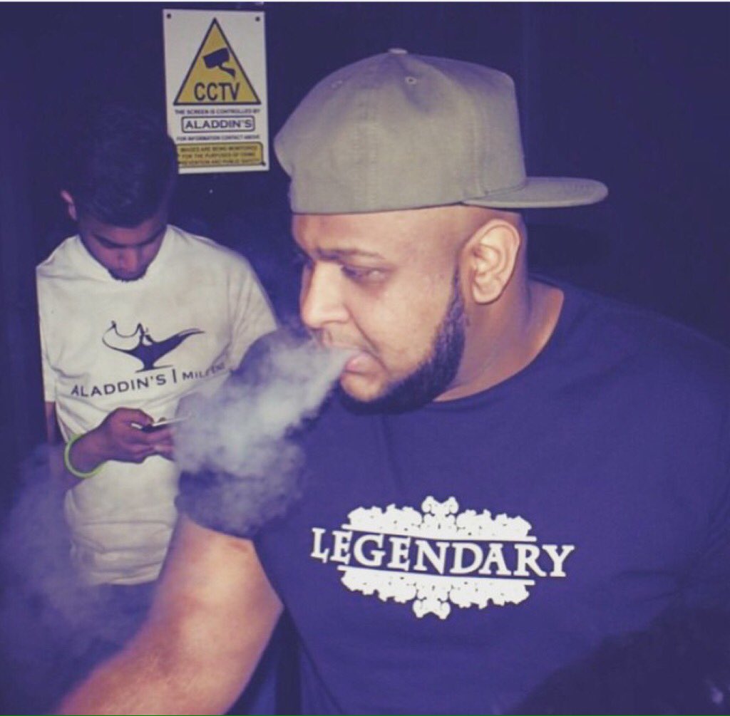LEGENDCLOTHING1's tweet photo. Navy Blue &amp; White Legendary T-Shirt | £20 inc P&amp;P | #LegendClothingLDN | @DJLIMELIGHTUK @kandman @bommab0121 https://t.co/Ls5SrQ7qpa