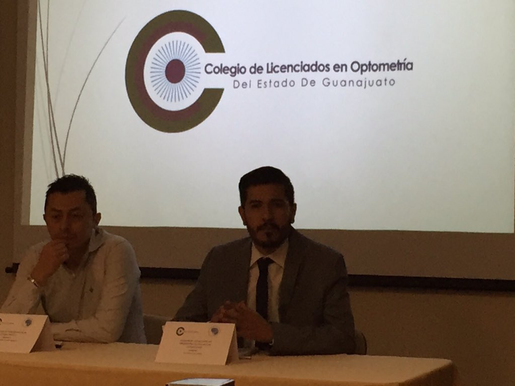 SaludvisualGto's tweet photo. Nuestro presidente @alvaroalkla representándonos en la firma de convenio proovedores de Óptica del Estado-APOO-CLOEG https://t.co/h3XlBeZGsH