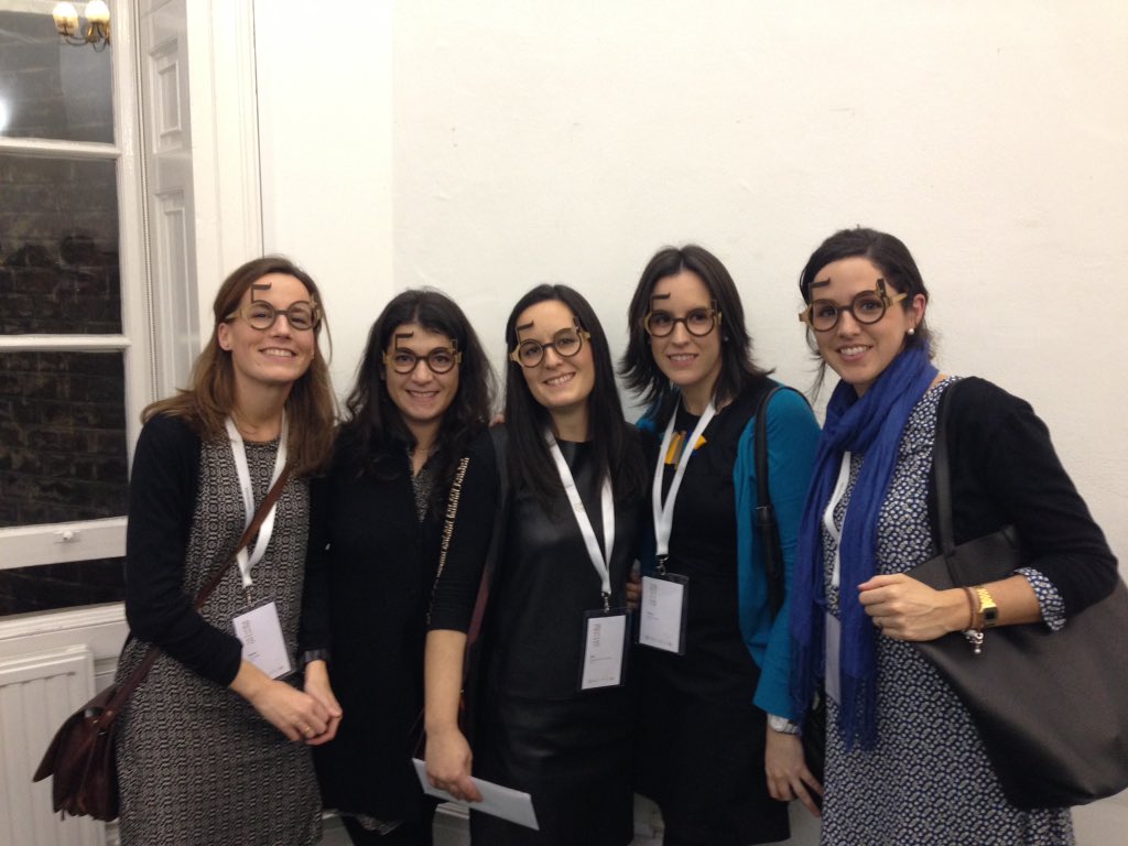 etsaunav's tweet photo. Con las gafas del #50mas1 #londres #etsaun @alumni_unav https://t.co/2AEiWRJ0I5