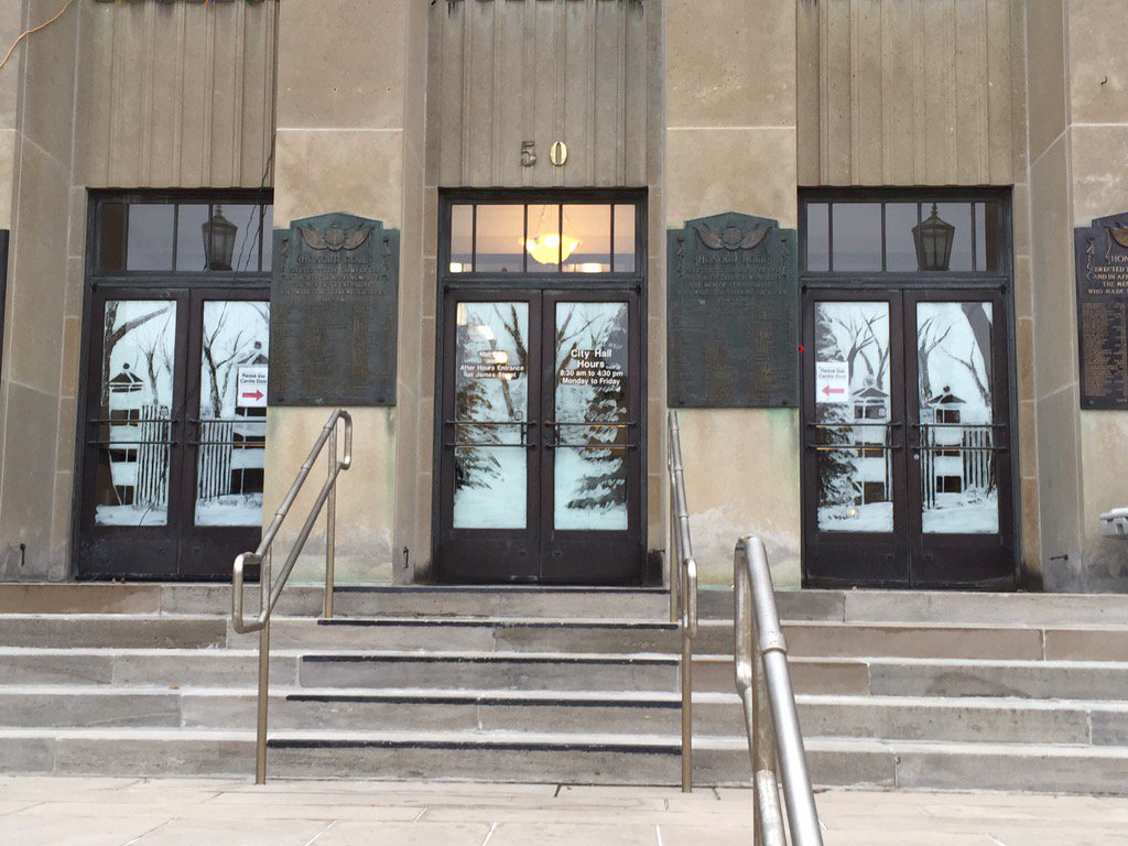 KellyNeill14's tweet photo. Marriott Gates @Ridley_College adorn front doors @St_Catharines City Hall. https://t.co/MxGVVZD5Pc