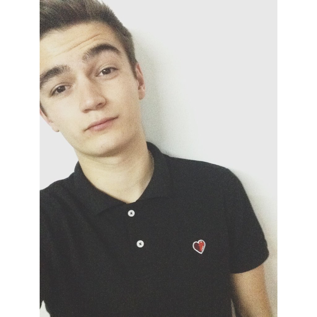Tinorce's tweet photo. #newpp #Disiz #RapMachineTour #TakeTheRedPill 💊❤️👊🏽🔊 https://t.co/fXZcKDtVJt