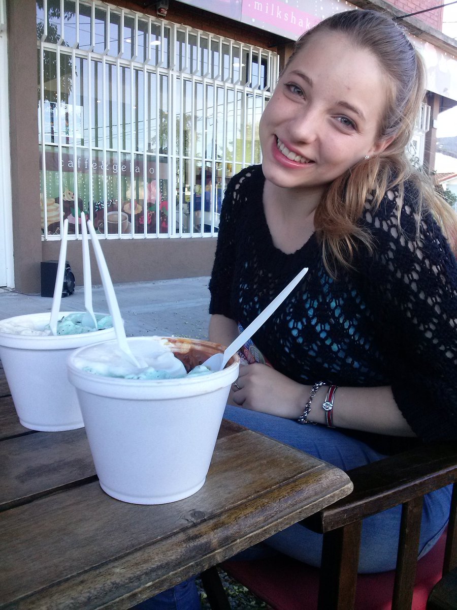 TamaraFischer3's tweet photo. Heladito con la linda https://t.co/IsegxArArI