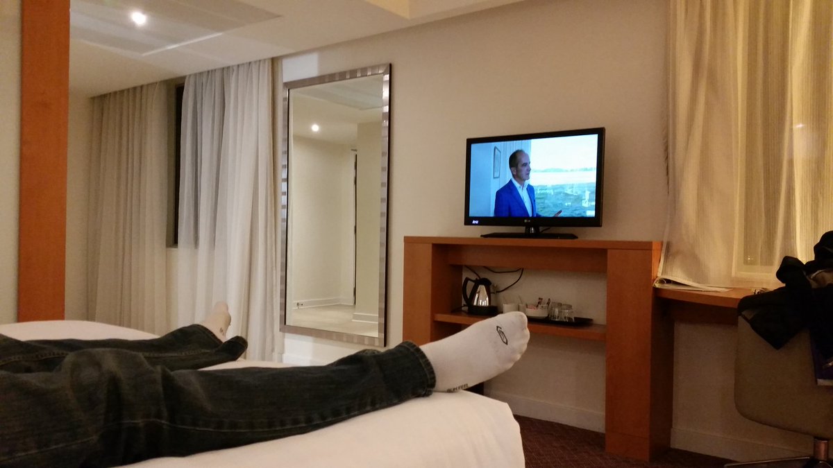 Kicking off our holiday @hbhgatwick before our flight tomorrow. Way more relaxing than taking the train in the am.