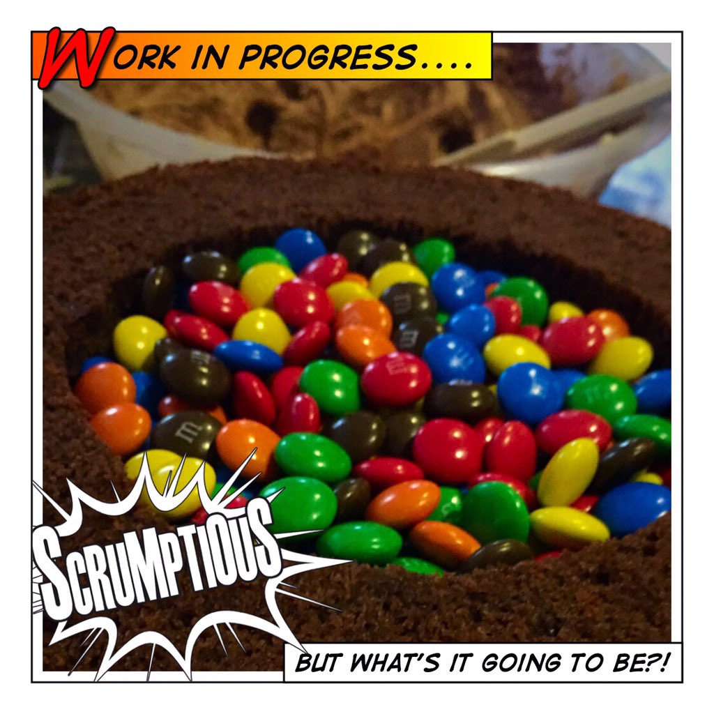 scrumptious_ie's tweet photo. Hmmm anyone any idea what's going on here?! A WIP pic of just one of today's multi tier creations #scrumptiousdotie https://t.co/zaBKHzNEpn