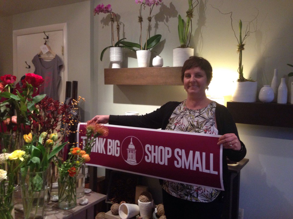 visitexeternh's tweet photo. Here's Theresa from @cymbidiumfloral enjoying Small Business Saturday. #smallbusiness #thinkbigshoplocal https://t.co/KmM1cKvCby