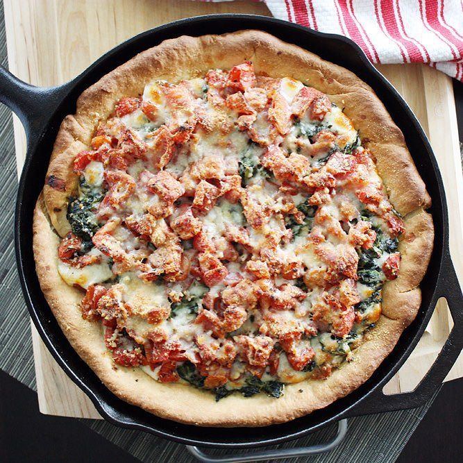 girlversusdough's tweet image. In my book, all weekends call for pizza. 🍕 #becausecarbs Check out the recipe for this Dee… ift.tt/1NUWs87