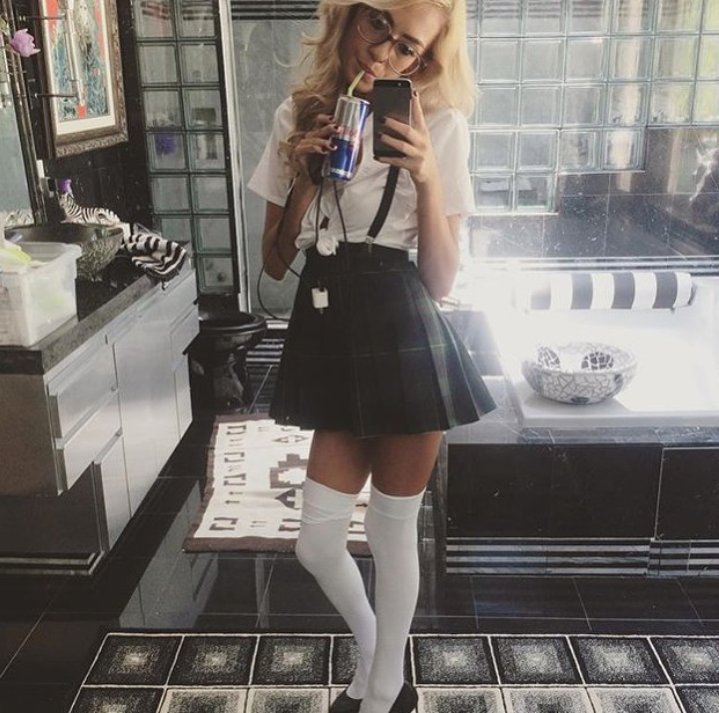 Guess who's back. RT for me dolls?