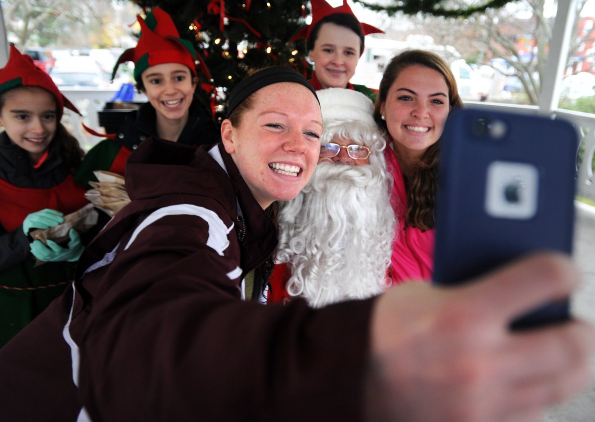awwTumm's tweet photo. #SantaSelfie https://t.co/i1MX0ZZHHC