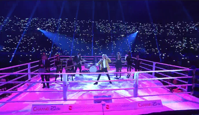SkySportsBoxing's tweet photo. Rod Stewart is performing at the moment.

The ringwalks are on their way.

Book here: https://t.co/z1p5RV6SYN https://t.co/R7QHNtQMjq