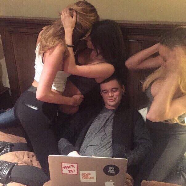 ProudieYT's tweet photo. When you could have a foursome but you see a 5* potential player on the free transfer list https://t.co/wcx4hDHPCr