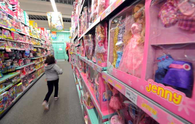 WomenintheWorld's tweet photo. Woman buys entire toy store’s inventory, donates it to homeless children: https://t.co/j134k6wkWR https://t.co/JAGm0tm3AE