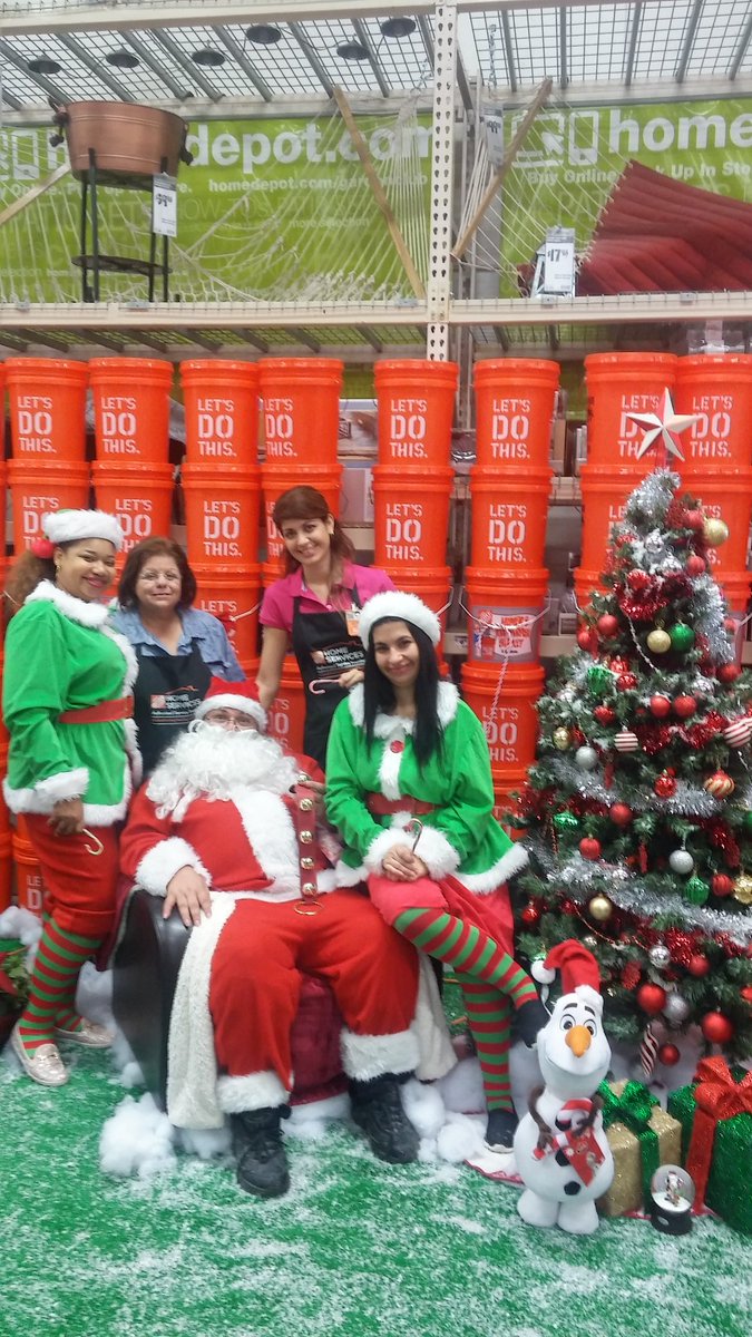 OscarARSman's tweet photo. MARYTE and Arelis are had lots of holiday fun getting leads in E. Hialeah. @ARSeventsHD @THDHowie @RMongeau https://t.co/B0ffpcy2tB