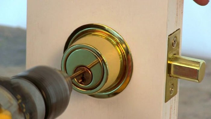 LocksmithUnited's tweet photo. 6 Things You Must Do Before Drilling A Lock https://t.co/KZdekFKsdU #Locksmith #Drilling #DestructiveEntry https://t.co/eJKtgAVMJj