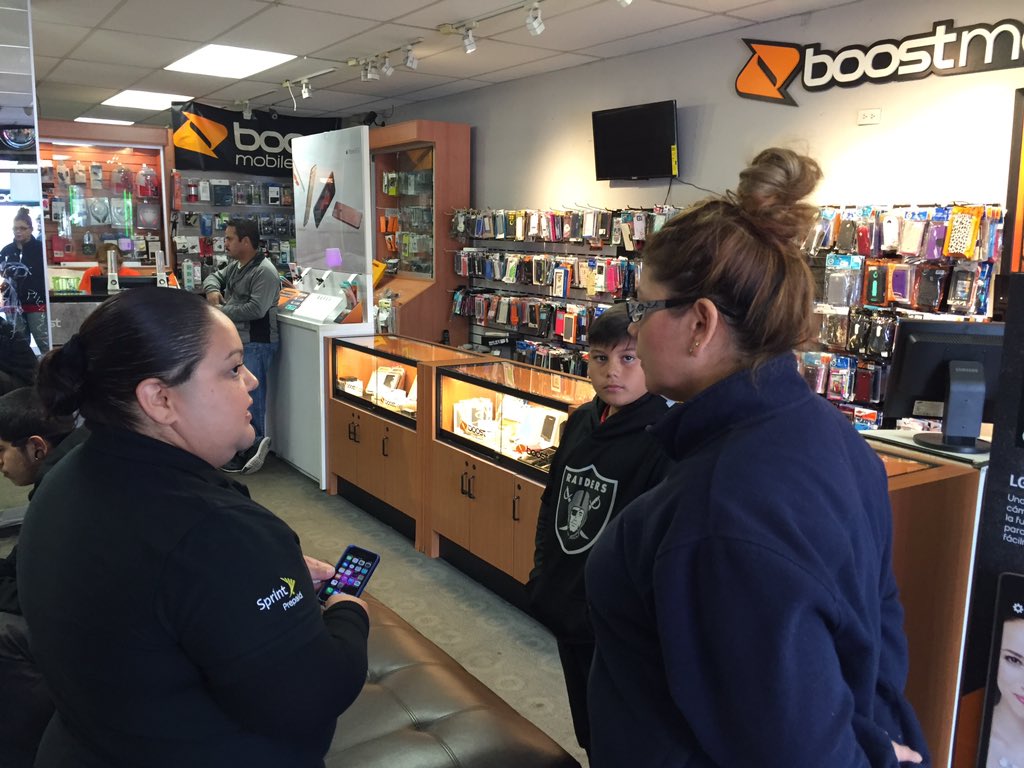 JamesLeeWW's tweet photo. Maria driving the 6th P with Sales and Service! You can count on her! iPhone SME @MYP81 @spg_benordaz @WillisonKim https://t.co/HeXavo5eOi