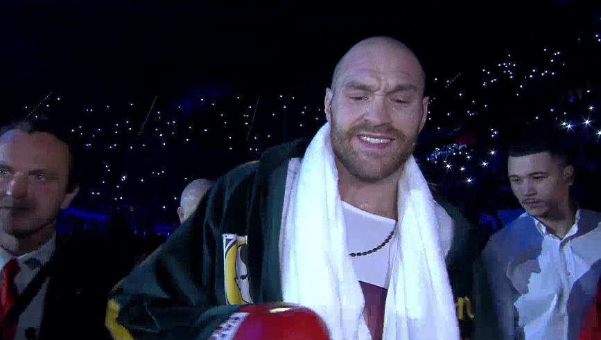 SkySportsBoxing's tweet photo. .@Tyson_Fury walks into the ring!

We are moments away. Follow it LIVE here: https://t.co/i2fyVrFowu https://t.co/YRZnC6eiSE