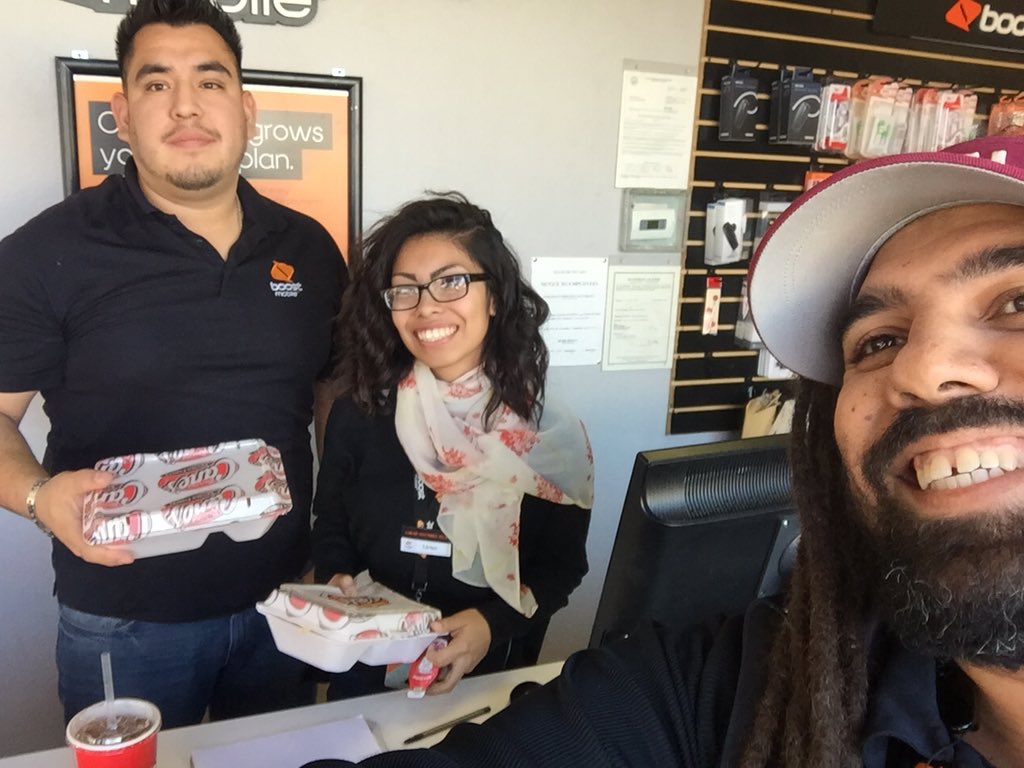 CaptMorganBoost's tweet photo. Best Chicken Fingers N the land @vegascaniac 4 the #1Boost Mobile N Vegas #PWCLV @JC_Marceco @Lucy_SPG @WillisonKim https://t.co/FZqmH4wsVj